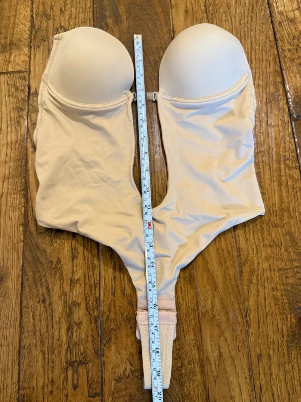 Backless Shapewear Bodysuit
Invisible Low Back Seamless Body
Shaper NWT (S) - Picture 8 of 9